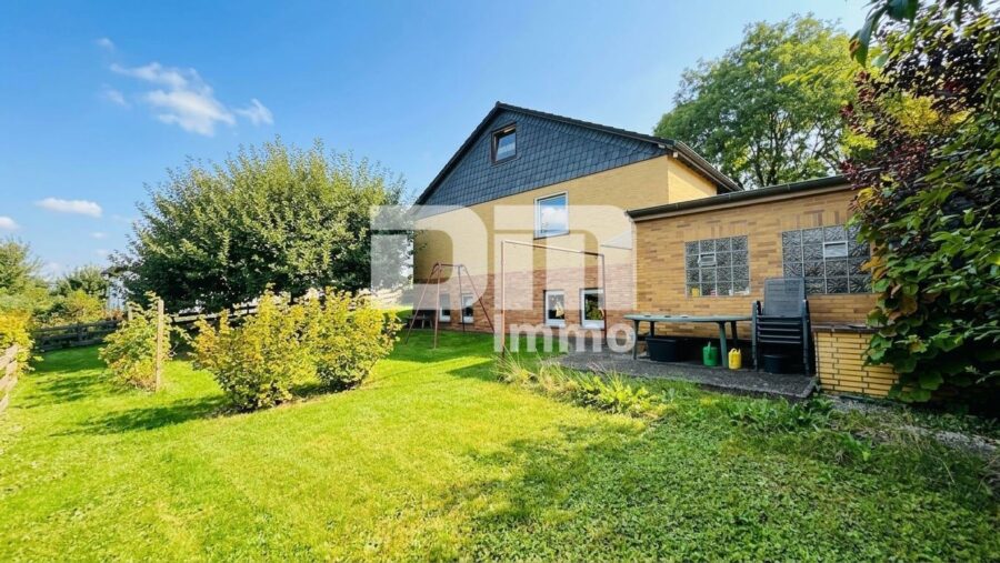 Schönes Einfamilienhaus mit Garage und Terrasse / Ständerbauweise in hervorragender Lage - Rückansicht Gartenbereich